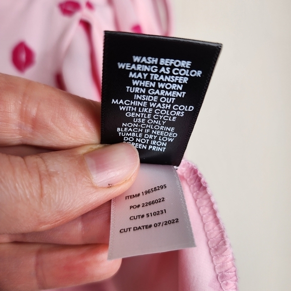 Torrid Pink Lips Studio Knit Chiffon Puff Sleeve Surplice Top 00 - Picture 8 of 9